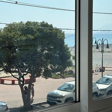 Appartamento Aria Del Mare Вентимилья Экстерьер фото
