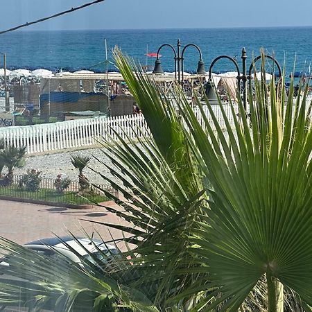 Appartamento Aria Del Mare Вентимилья Экстерьер фото